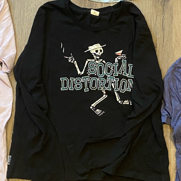 perfect condition shortish sleeves - Picture 2 of 2